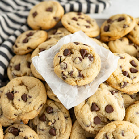 Cookie recipe without brown sugar featuring golden cookies with chocolate chips on a cooling rack.